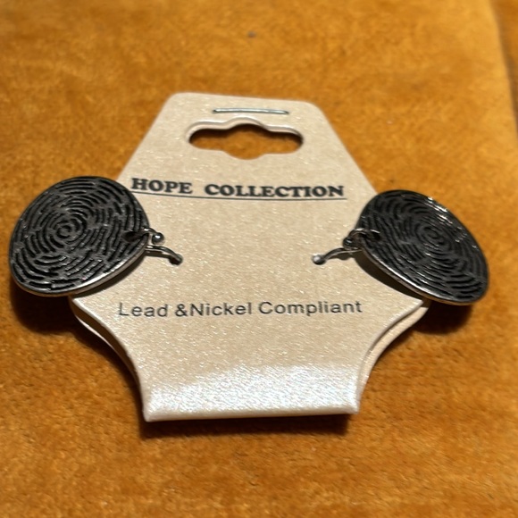 Hope Collection Necklace and Earrings Set. - Picture 7 of 7